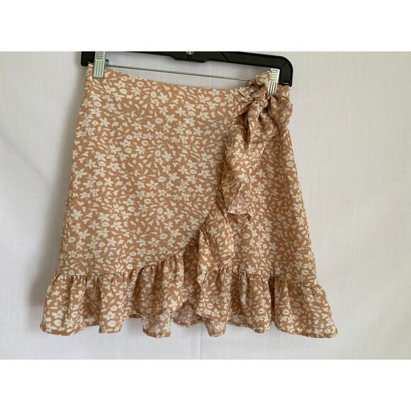 Womens Small tan and white floral zip up mini skirt w/ ruffles by Shein Petite - Picture 1 of 4